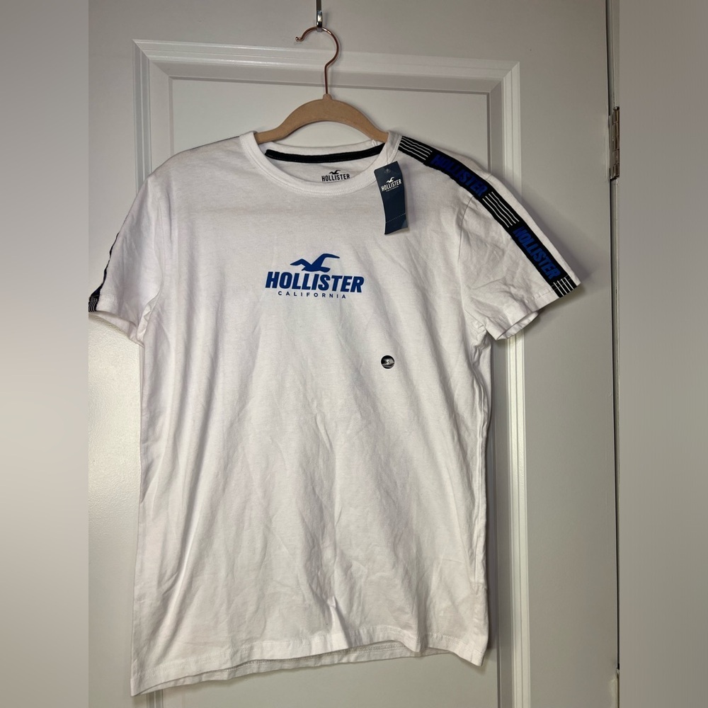 Hollister Men's White and Blue T-Shirt
